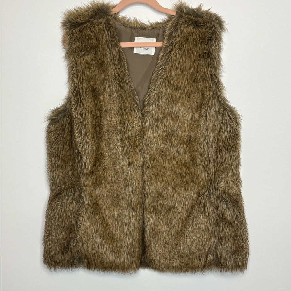 Old Navy Size L Faux Fur Vest in Brown With Pockets Lined